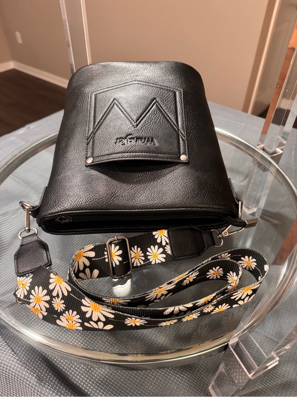 Wrangler Black Crossbody with Daisy Strap - Picture 14 of 16